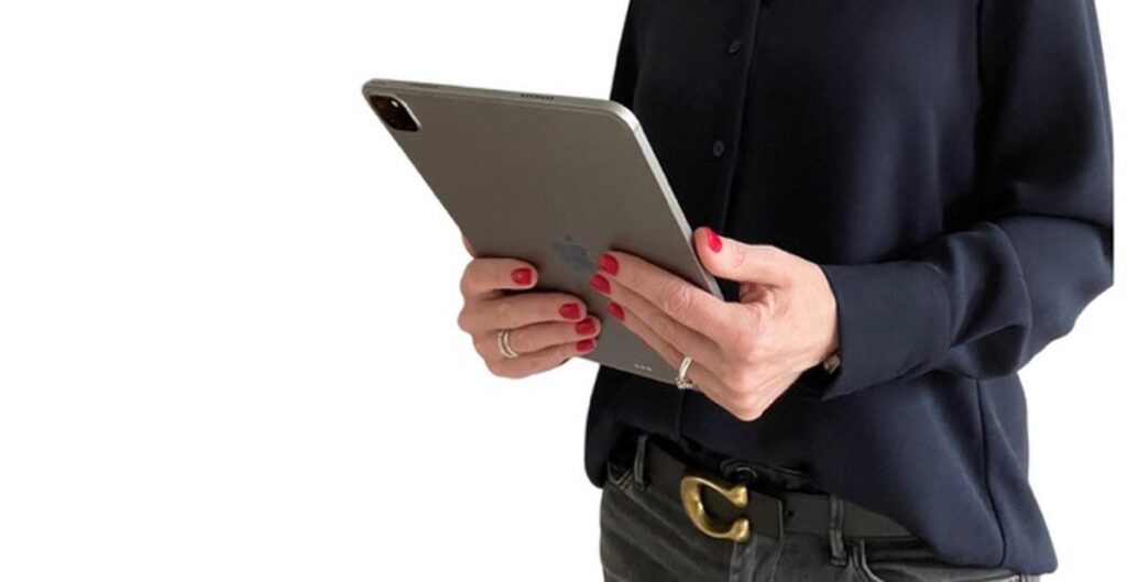 Silke Hartmann mit iPad in Hannover